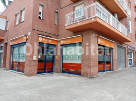 Local comercial, 69 m², cerca de bus y tren, Avenida Francesc Riera, 11