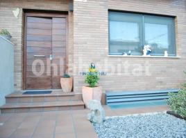 Houses (villa / tower), 266 m², near bus and train, Calle Major