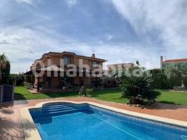 Houses (villa / tower), 289 m², Calle Varsòvia