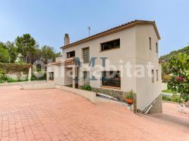 Houses (detached house), 307 m², almost new