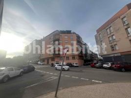 Pis, 98 m², prop de bus i tren, Calle Urquinaona, D