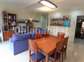 For rent flat, 108 m², near bus and train, almost new