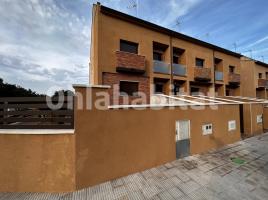 Houses (terraced house), 214 m², almost new