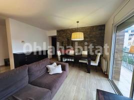 Flat, 101 m², almost new