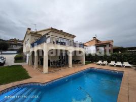 Alquiler Casa (chalet / torre), 228 m², cerca de bus y tren