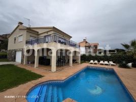 Alquiler Casa (chalet / torre), 228 m², cerca de bus y tren