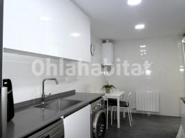 Flat, 131 m², near bus and train, almost new