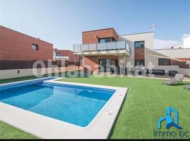 Houses (villa / tower), 205 m², Calle Mas del Toni