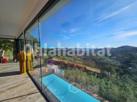 Houses (villa / tower), 214 m², almost new