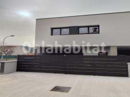 Houses (terraced house), 146 m², near bus and train, new