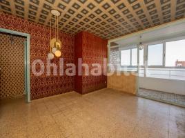 Piso, 77 m², cerca de bus y tren