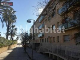 Flat, 85 m², near bus and train, almost new