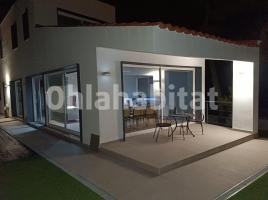 Casa (unifamiliar aislada), 240 m², cerca de bus y tren, seminuevo, Castelloli