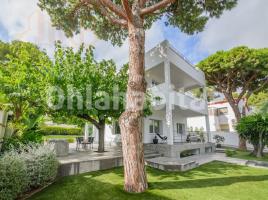 Houses (detached house), 232 m², near bus and train, Montmar