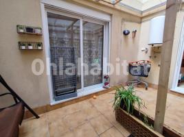 Flat, 66 m², near bus and train, almost new, Casc Antic