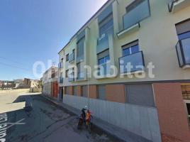 Flat, 64 m², near bus and train, almost new