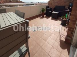 Attic, 92 m², near bus and train, almost new, centro