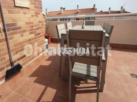 Attic, 92 m², near bus and train, almost new, centro