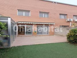 Casa (unifamiliar adosada), 211 m², cerca de bus y tren, seminuevo