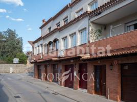 Casa (unifamiliar adossada), 200 m², prop de bus i tren, Centre-El Pedró