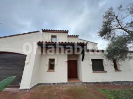 Houses (detached house), 254 m², near bus and train, almost new