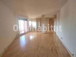 Duplex, 131 m², near bus and train, almost new, La Girada