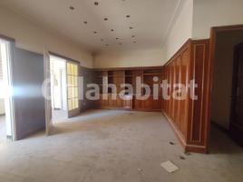 Flat, 250 m², near bus and train