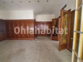 Flat, 250 m², near bus and train