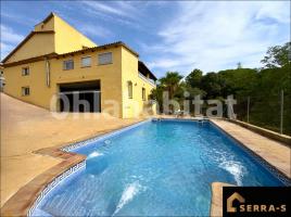 Houses (villa / tower), 501 m², near bus and train