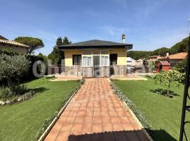 Houses (villa / tower), 234 m², almost new, Calle jupiter