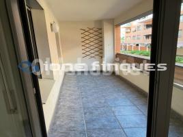 Piso, 97 m², cerca de bus y tren, seminuevo