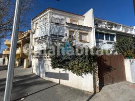 Houses (terraced house), 151 m², near bus and train, Calle d'Astorga