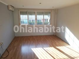 Flat, 72 m², near bus and train