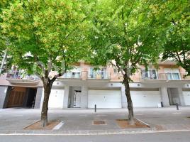 Flat, 121 m², near bus and train, Calle del Nord, 1