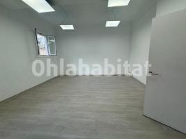 For rent business premises, 105 m², close to bus and metro, Calle del Turó Blau