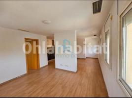 Piso, 92 m², cerca de bus y tren, Calle Cúspide