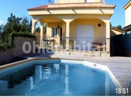 Houses (villa / tower), 260 m², almost new