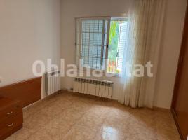 Houses (villa / tower), 346 m², near bus and train, almost new, Calle Farigola