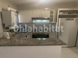 Piso, 42 m², cerca de bus y tren