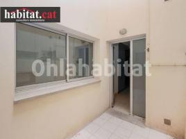 Flat, 99 m², near bus and train, almost new