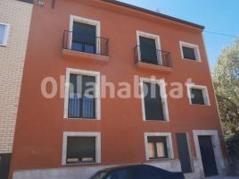 Flat, 68 m², near bus and train, almost new