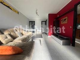 Flat, 93 m², near bus and train