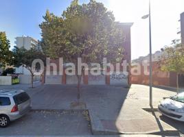 Flat, 98 m², near bus and train, almost new