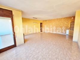 Flat, 131.80 m², near bus and train