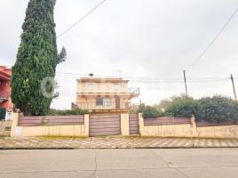 Houses (detached house), 282 m², near bus and train, El Molí