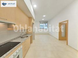 For rent flat, 80 m², near bus and train, new