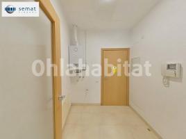 For rent flat, 80 m², near bus and train, new