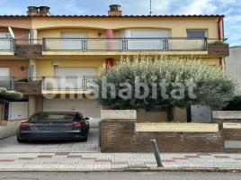 Terraced house, 195 m², near bus and train