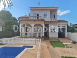 Houses (villa / tower), 240 m², almost new