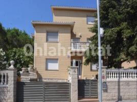 Houses (villa / tower), 358 m², almost new